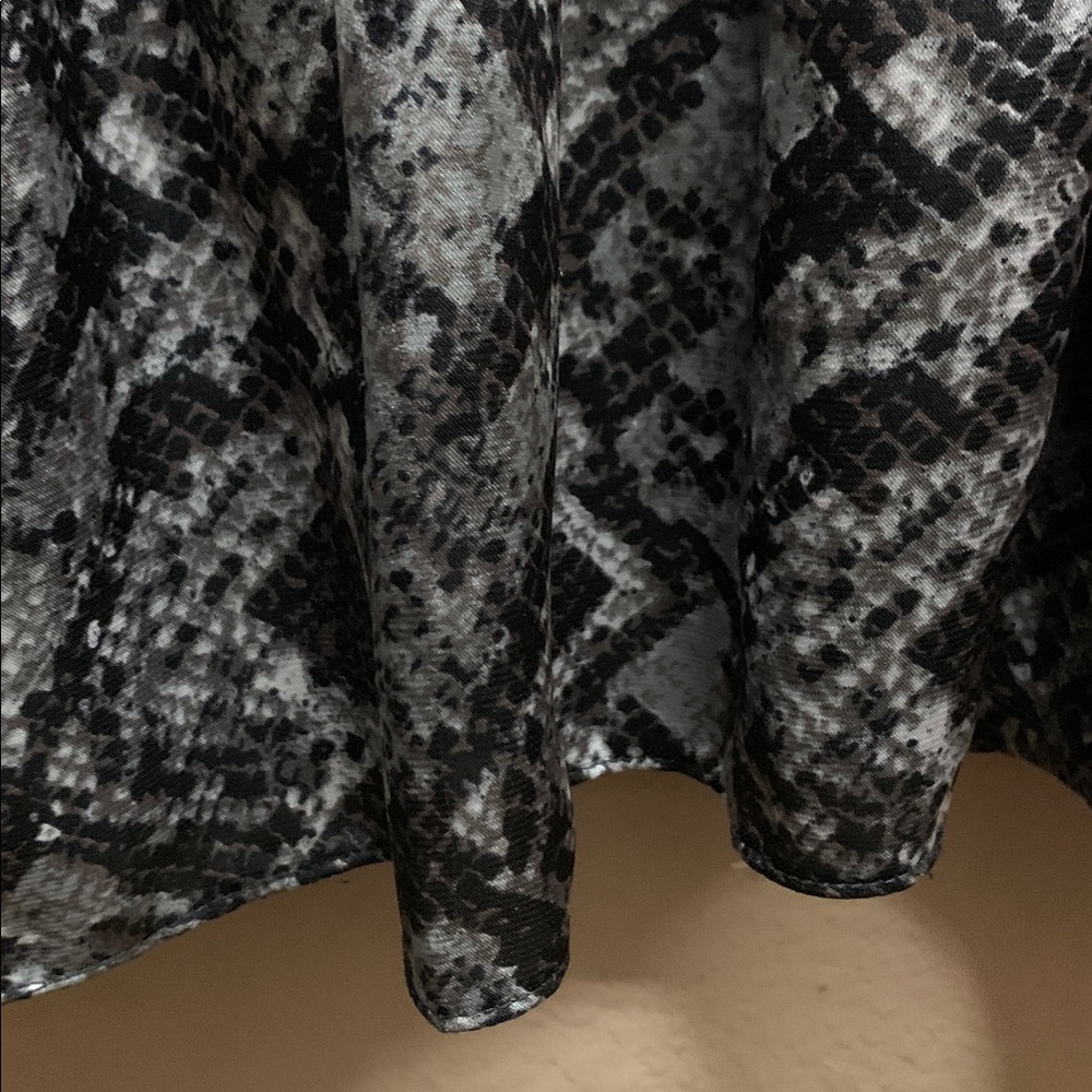Violet & Claire Black and Gray Animal/Snake Print Sleeveless Blouse - Picture 14 of 14